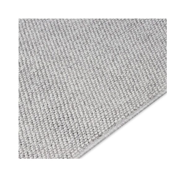 Close-up de tapete cinza texturizado de alta qualidade e durável, perfeito para decoração moderna.