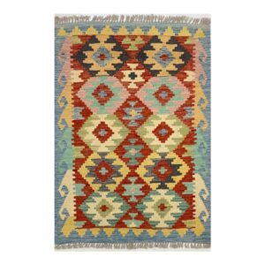 Tapete tribal colorido com design geométrico e simétrico, ideal para decoração de interiores.