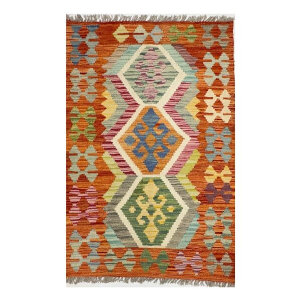 Tapete estilo kilim com design geométrico e vibrante paleta de cores.
