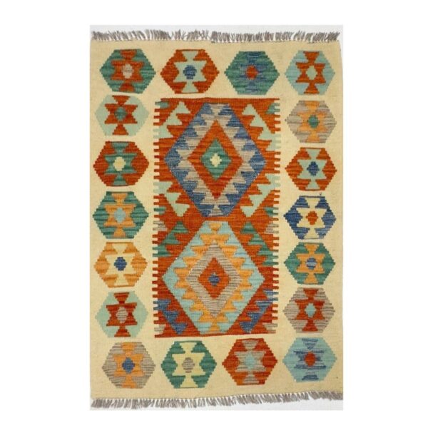 Tapete estilo kilim com padrões geométricos e cores terrosas vibrantes.