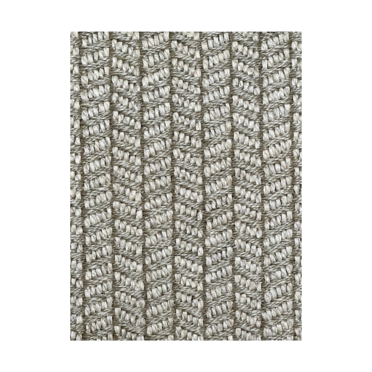 Tapete sisal Mandacaru com padrão espinha de peixe em tons de cinza e bege.