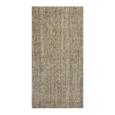 Tapete sisal natural de tonalidades neutras com trama fina e design versátil.