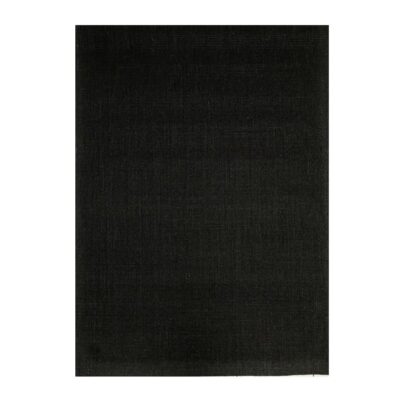 Retângulo preto de tecido texturizado em fundo branco minimalista.