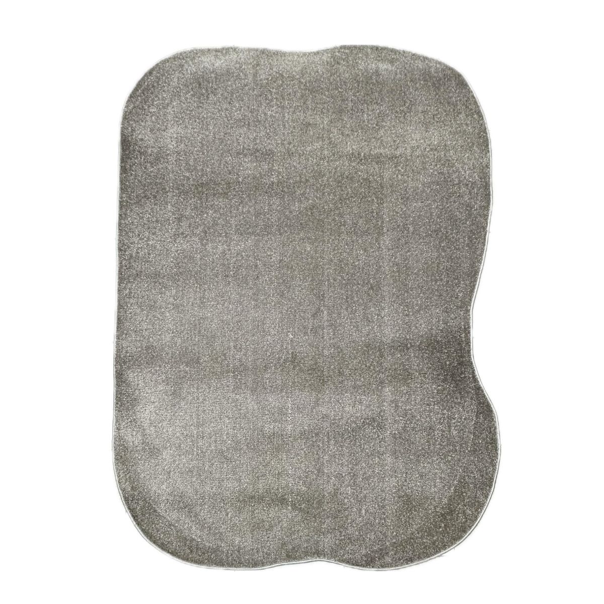 Tapete cinza macio e orgânico com costura discreta em cenário minimalista.